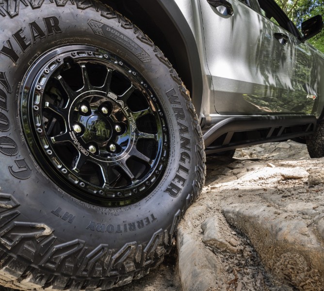 2025 GMC Canyon AT4X AEV Takes The Colorado ZR2 Bison Upscale